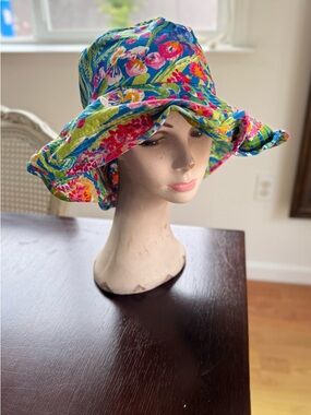 Grevi Vibrant Floral Bucket Hat in Blue and Green
